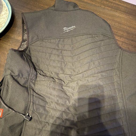 NWT Milwaukee Tool Axis Heated Vest! - Picture 2 of 6